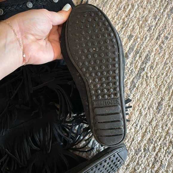 Minnetonka- 5 Layer Boot - Picture 2 of 4